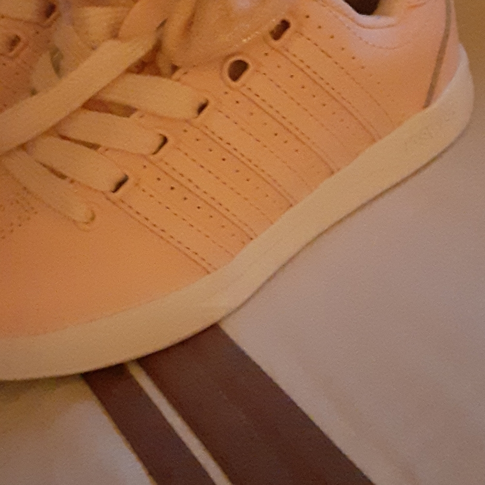 Girl's KSwiss - Picture 3 of 5